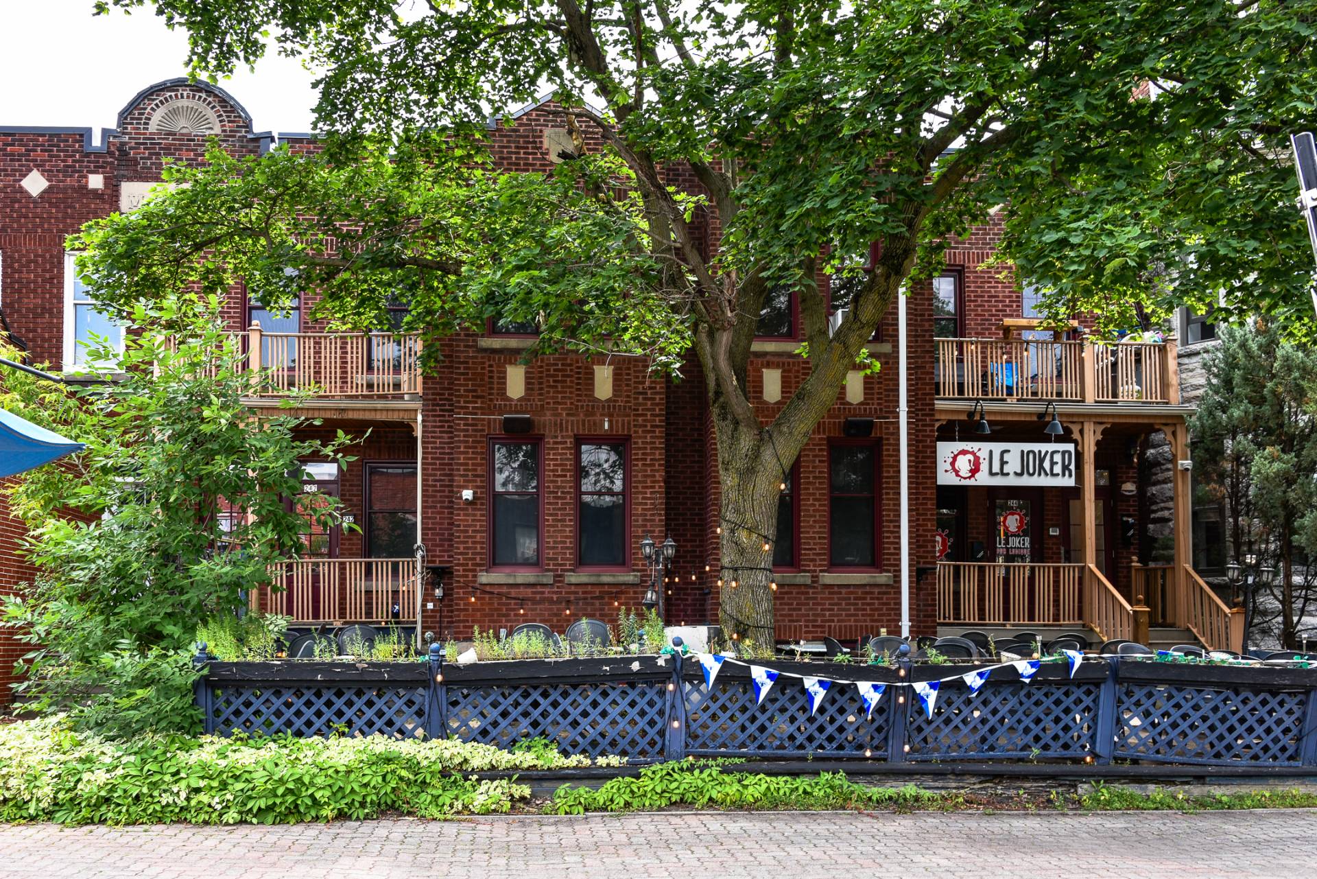 240 Rue St-Charles O. — photo 1