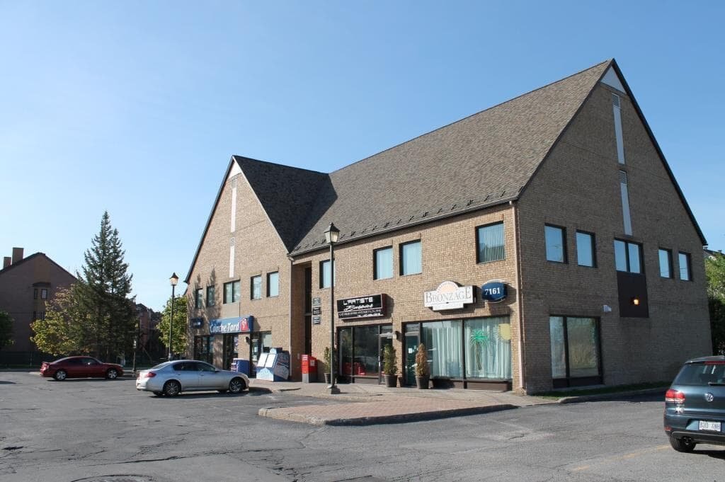 Frontage - 7161, Boul. Cousineau