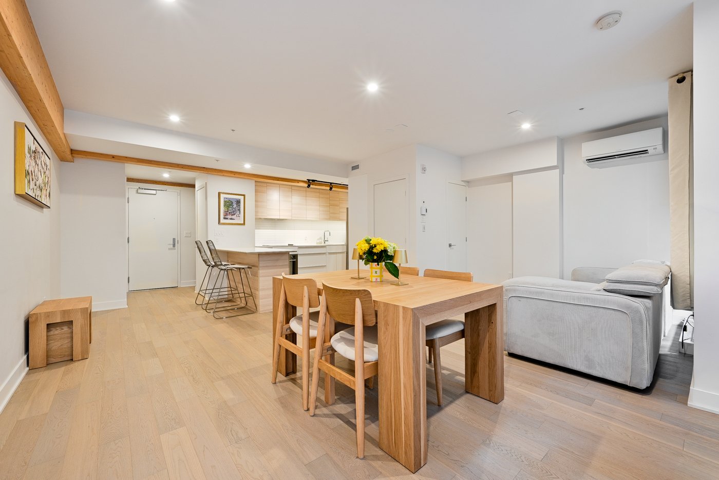1216 Rue William — photo 1