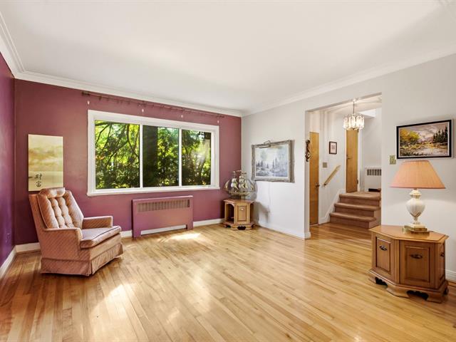 Salon - 610, Boul. Desaulniers