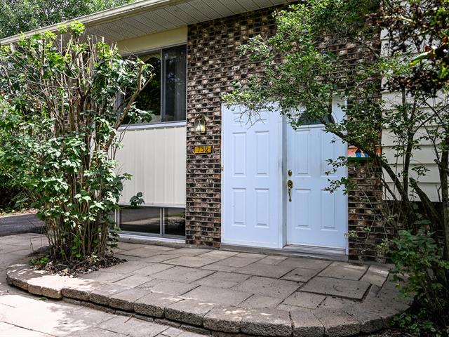 732 Rue Chénier — photo 2