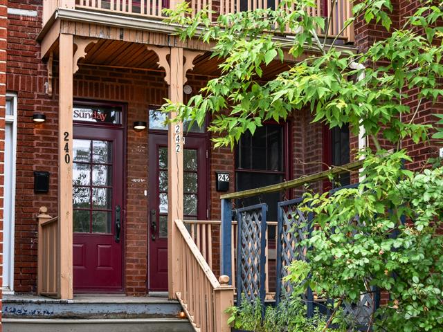 240 Rue St-Charles O. — photo 3