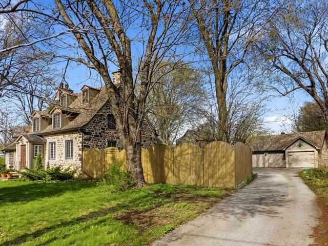 Exterior - 155, Rue Riverside