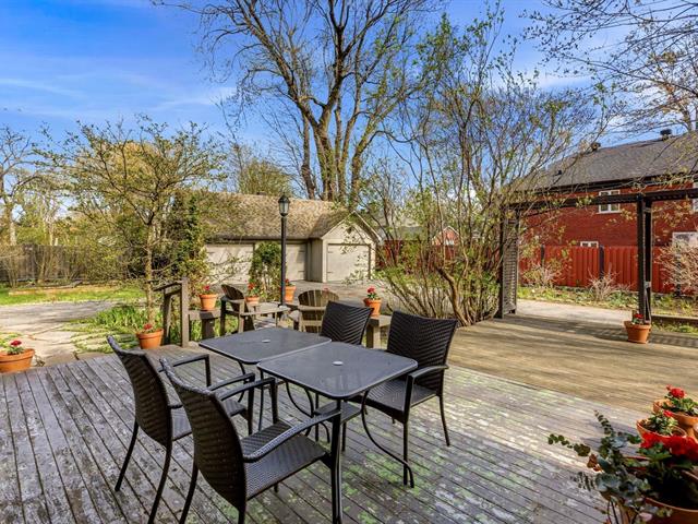 Backyard - 155, Rue Riverside