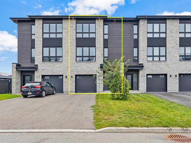 13499 Rue Simetin, Mirabel