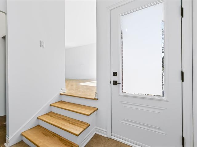 Entrée extérieure - 900, Av. Ponsard
