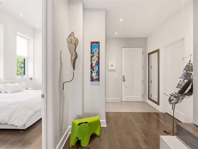 Hallway - 31, Av. Lorne