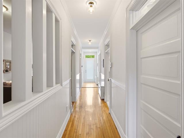 PASAGEWAY - 562-566, Av. Mercille