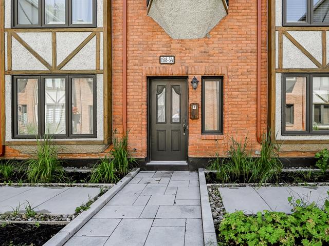 Exterior entrance - 1518, Av. Victoria